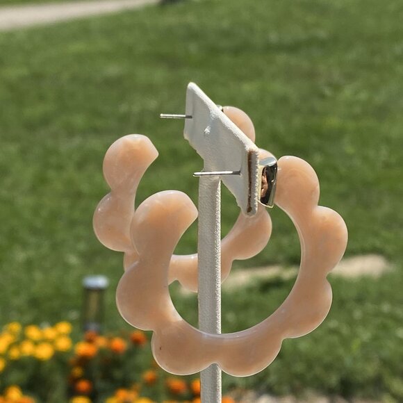 Soft Pink Resin Scalloped Hoop Earrings, Excellent Condition, No Backs/Stops - Picture 5 of 9